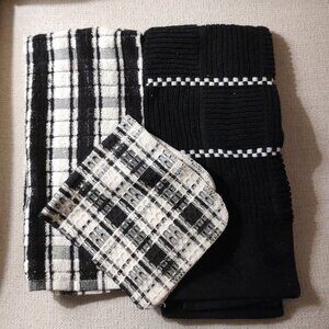 Kitchen towel set of two with one wash cloth